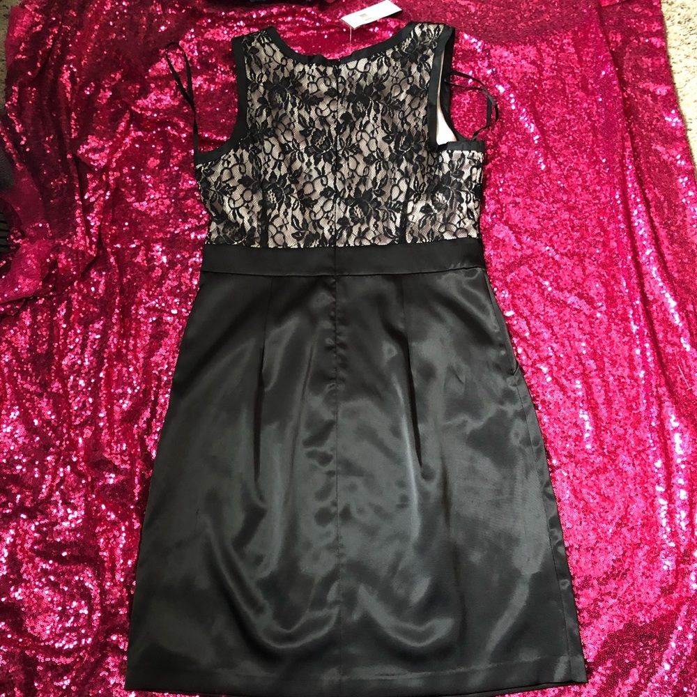 Dress - Picture 7 of 7